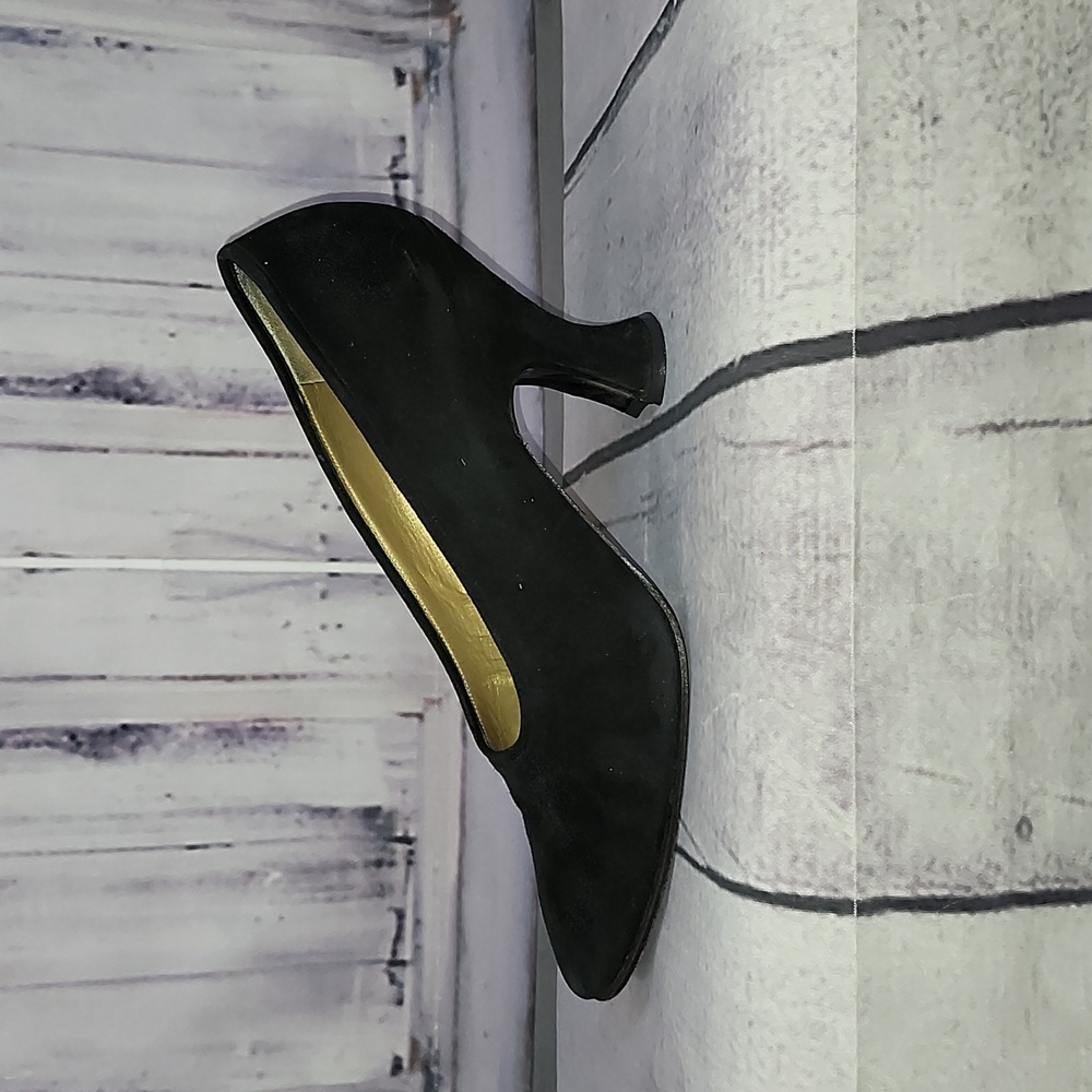 Yves Saint Laurent Suede Pumps